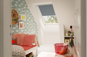 Store occultant télécommandé VELUX DSL motorisé à l'énergie solaire