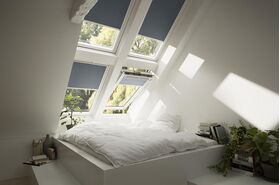 Store occultant télécommandé VELUX DSL motorisé à l'énergie solaire