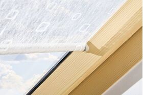 FAKRO ARS | Store tamisant pour les fenêtres de toit FAKRO ✓ Compatible avec ARTENS et OptiLight