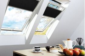 Fenêtre de toit FAKRO FTU-V U4, en bois, rotation, couleur blanche