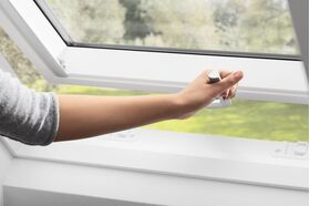 Fenêtre de toit VELUX GPU 0062 | Finition EverFinish - Le blanc éternel