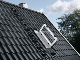 Fenêtre isolantes à ouverture latérale VELUX GXL 2066