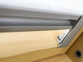 FAKRO ARP | Store tamisant pour les fenêtres de toit FAKRO ✓ Compatible avec ARTENS et OptiLight