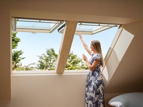 Fenêtre triple vitrage VELUX GLU 0061 | Finition EverFinish - Le blanc éternel [CLONE] [CLONE]