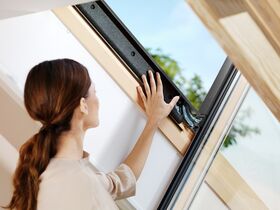 Fenêtre intelligente VELUX SOLAR GGL 3066 | Finition bois massif