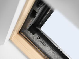Fenêtre triple vitrage VELUX GLL 1061 | Finition bois massif